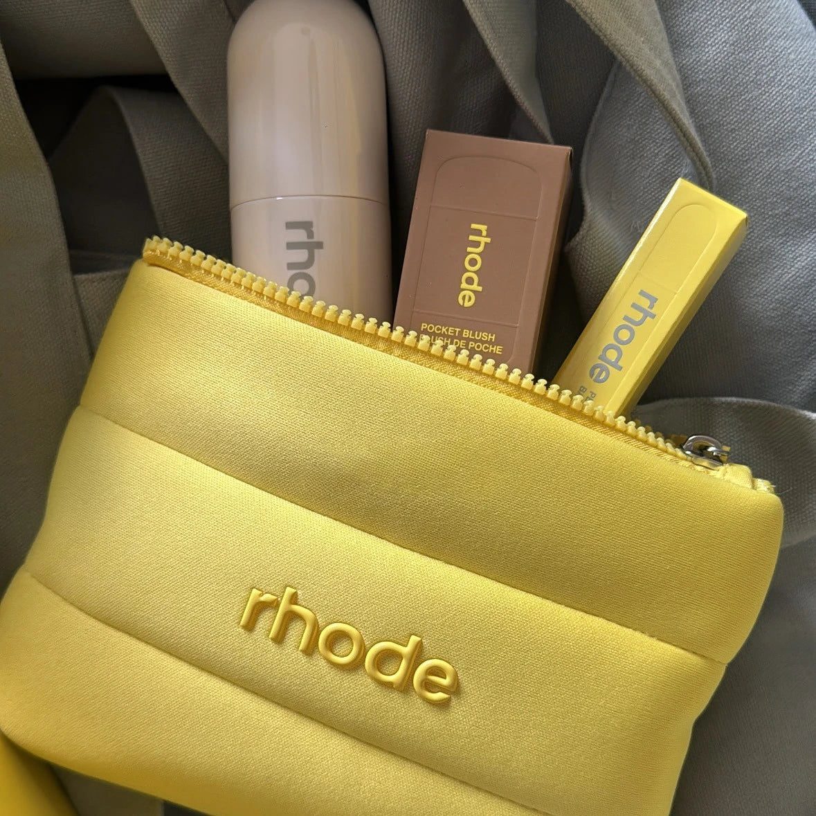 Washbag 3 yellow zip-up beauty bag